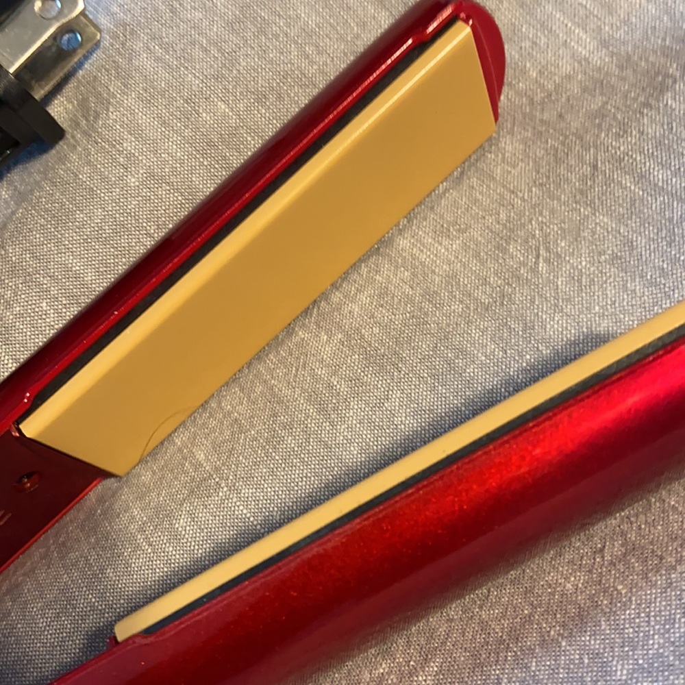 CHI Hair Straightener - Picture 3 of 9